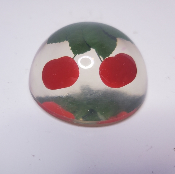 Lucite paper weight with cherries - Picture 3 of 6